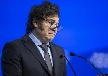 El Gobierno de Milei paraliza la privatización de la petrolera YPF y cambia sus planes para Banco Nación