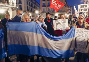 La comunidad argentina en Madrid se moviliza contra las reformas «ultraliberales» de Milei