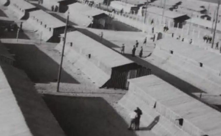 Imagen principal - 1. Vista panorámica de las barracas del Campo Joffre de Rivesaltes, en el sur de Francia | 2. Imagen de Peter René, de blanco, ya fuera del campo, en la escuela a la que acudía dentro de la mina de La Caunette | 3. La madre de Pepi, María, que era cristiana católica