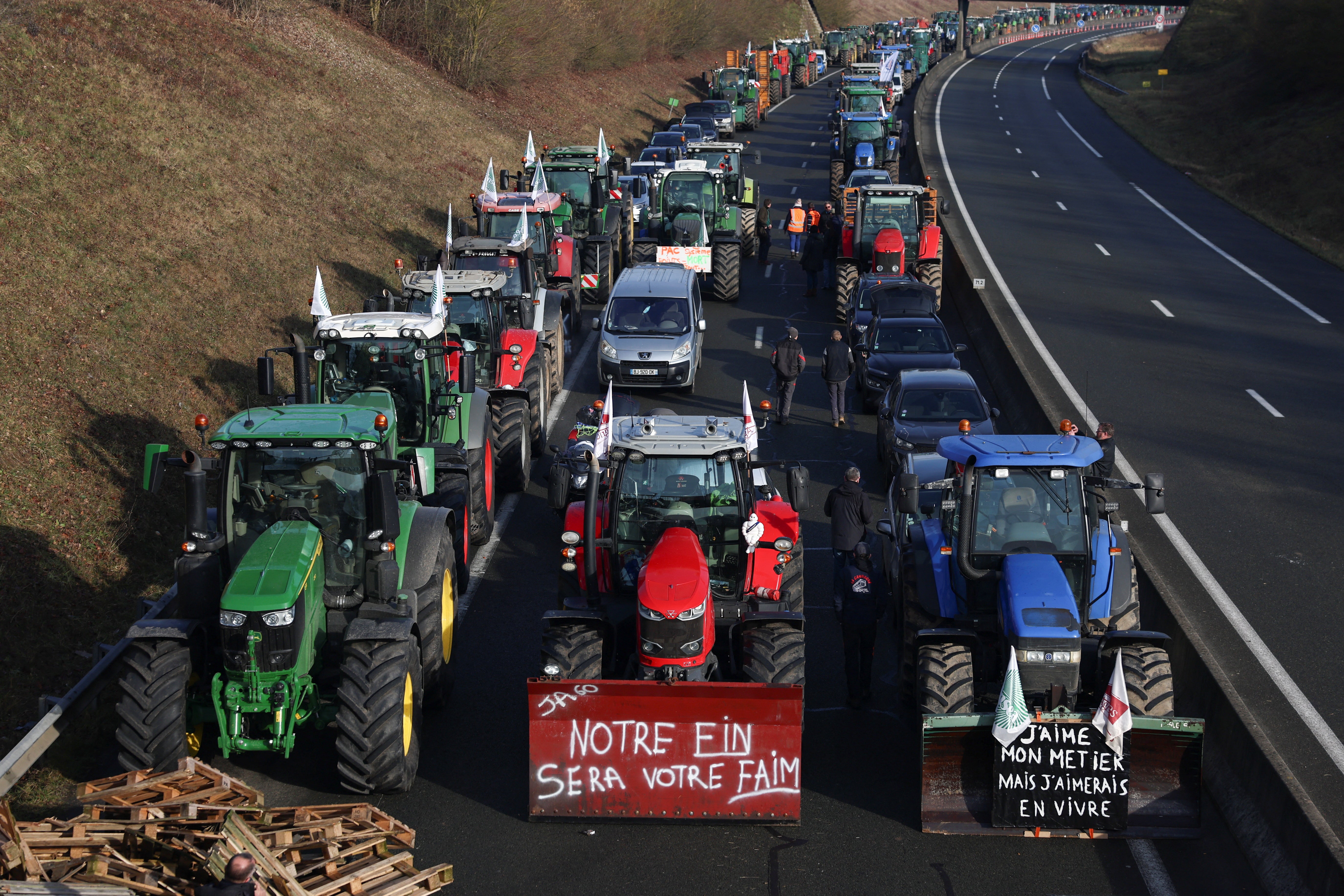 La protesta de los agricultores franceses en París, en imágenes