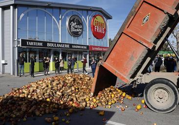 Ayudas de la PAC, fin de la 'policía medioambiental'... Las reclamaciones de los agricultores franceses en su nuevo estallido de ira contra Macron