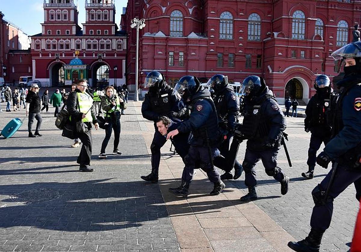 Protestas contra la guerra en Ucrania en Moscú tras el inicio de la invasión