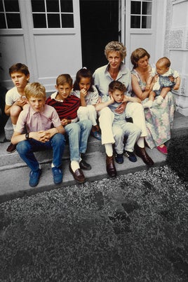 Marella Agnelli (centro) fue el último icono de estilo italiano. A la derecha, Margherita, madre de Ginevra, Lapo y John Elkann (con jersey de rayas), cabeza actual de la familia