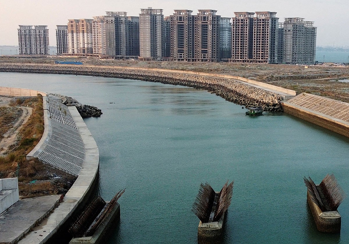 Una vista de los 39 edificios construidos por Evergrande y que las autoridades chinas mandaron demoler