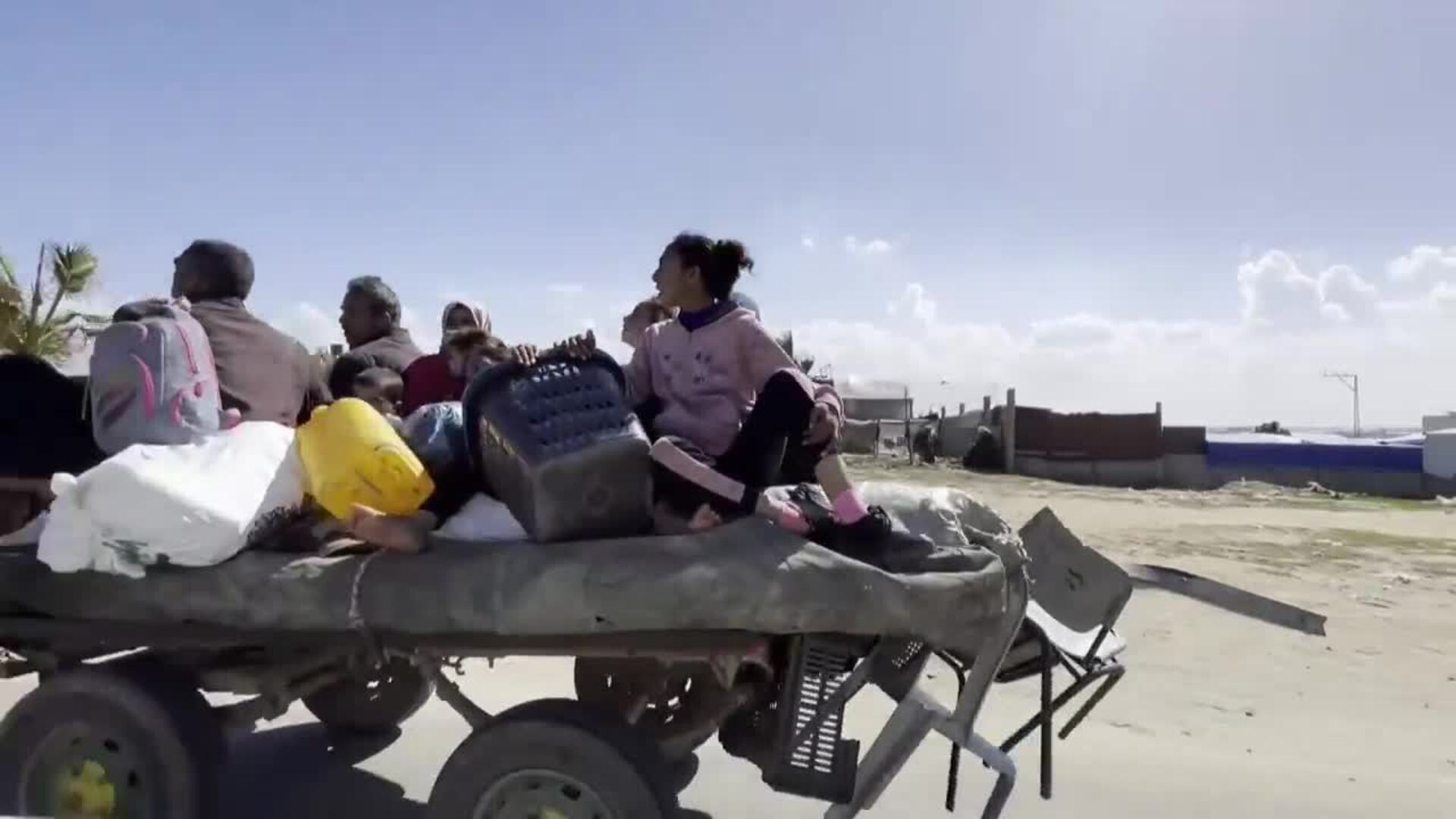 Residentes en Rafah abandonan la zona ante una posible operación militar israelí