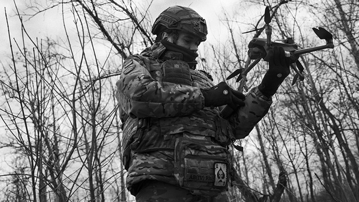 Este del Ucrania: Leo es piloto de un dron espia de apoyo a una unidad de combate de drones del 14º Regimiento de las Fuerzas Armadas Ucranianas
