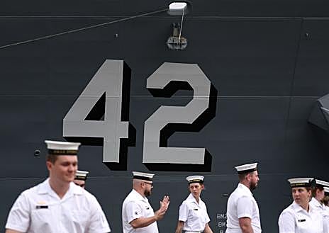 Imagen secundaria 1 - Fotos del del acto donde el Ministro de Defensa australiano,Richard Marles, ha presentado su plan para la armada