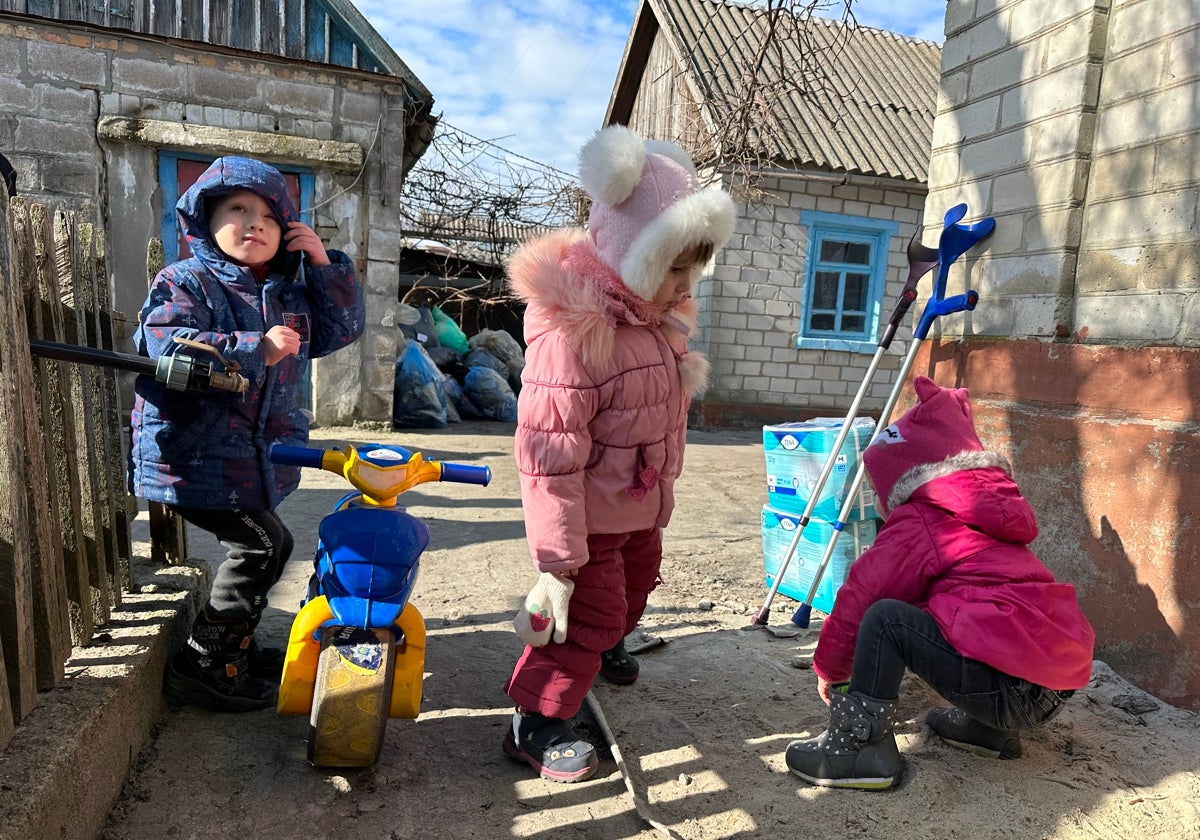Niños ucranianos jugando en Prymorske