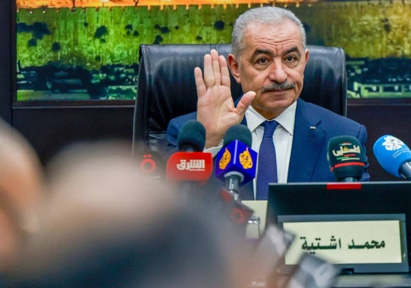 Dimite el Gobierno palestino para tender una mano a Hamás