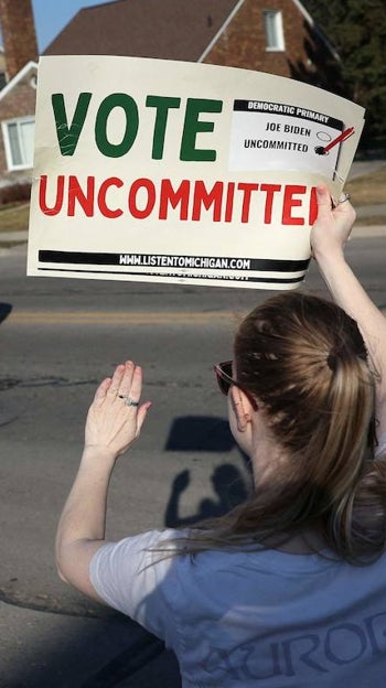 En Michigan, votantes pidieron a sus compañeros demócratas no apoyar a Biden en las primarias debido a su apoyo a Israel