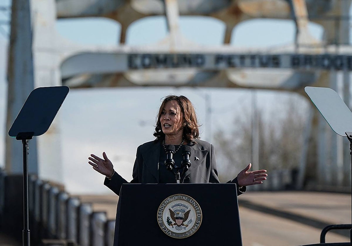 El vicepresidente Harris visita Selma, Alabama para la conmemoración anual del Domingo Sangriento