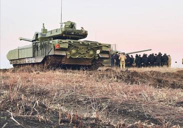 Rusia recula y no despliega su sofisticado tanque T-14 Armata en Ucrania por temor a perder «prestigio» en el campo de batalla, según Reino Unido