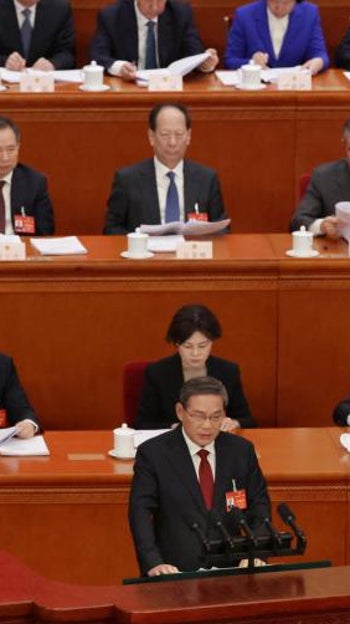 El primer ministro chino, Li Qiang, durante la ceremonia de apertura de la segunda sesión de la 14.ª Asamblea Popular Nacional de China en el Gran Salón del Pueblo, en Pekín