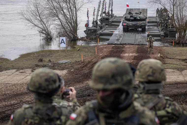 Soldados y tanques polacos participan en el ejercicio militar DRAGON-24 de la OTAN en Korzeniewo, norte de Polonia