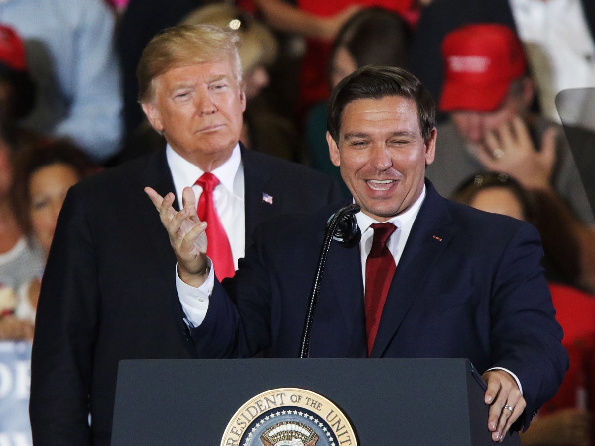 El 62% de republicanos e independientes con tendencias conservadoras quiere de vicepresidente a Ron DeSantis