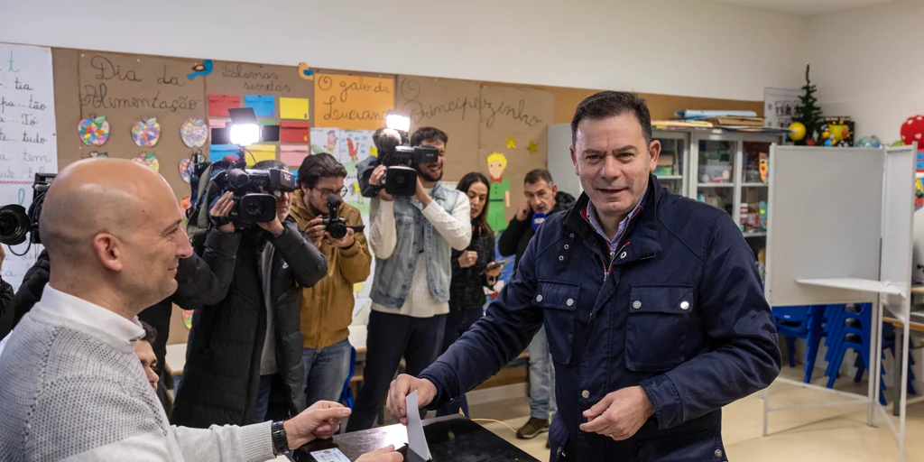 Partido Socialista e Aliança Democrática na igualdade técnica, mas o Parlamento português inclina-se para a direita