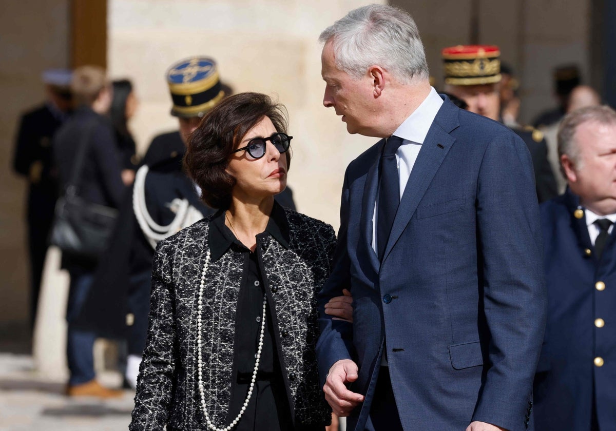 Rachida Dati y Bruno Le Maire asisten a una ceremonia de homenaje a Philippe de Gaulle, hijo de Charles de Gaulle, en París