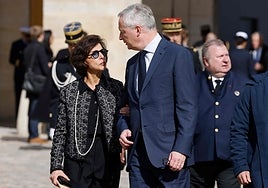 La ministra de Cultura al primer ministro francés: «Voy a convertir tu perro en un kebab»