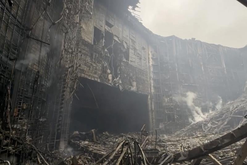 Vista interior de la sala de conciertos Crocus City Hall quemada