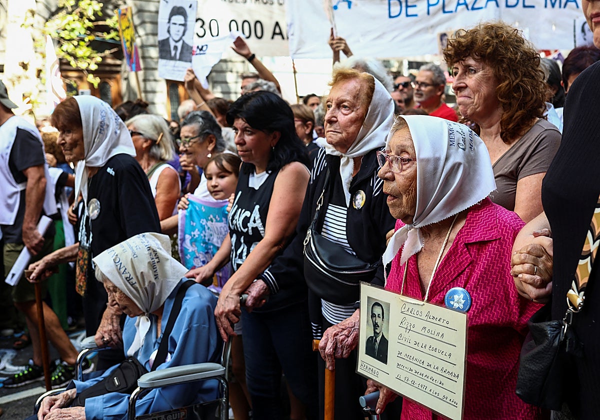 Masiva manifestación en Buenos Aires por la memoria y contra el ...