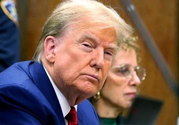 Trump logra el aplazamiento del juicio por el caso de soborno a Stormy Daniels