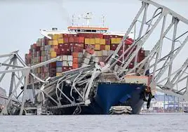 Un carguero choca con el mayor puente de Baltimore hoy: posibles muertos y última hora del rescate de las víctimas, en directo