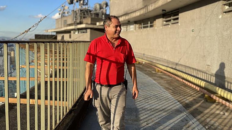 Ezequiel Olímpio dos Santos, encargado de seguridad, ha visto hasta turistas saltar en paracaídas