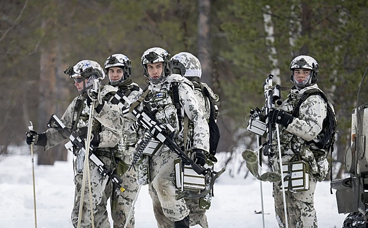 Imagen principal - Europa despierta a la necesidad de una defensa común