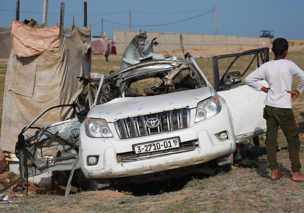 Uno de los convoy, destrozado por los bombardeos israelíes