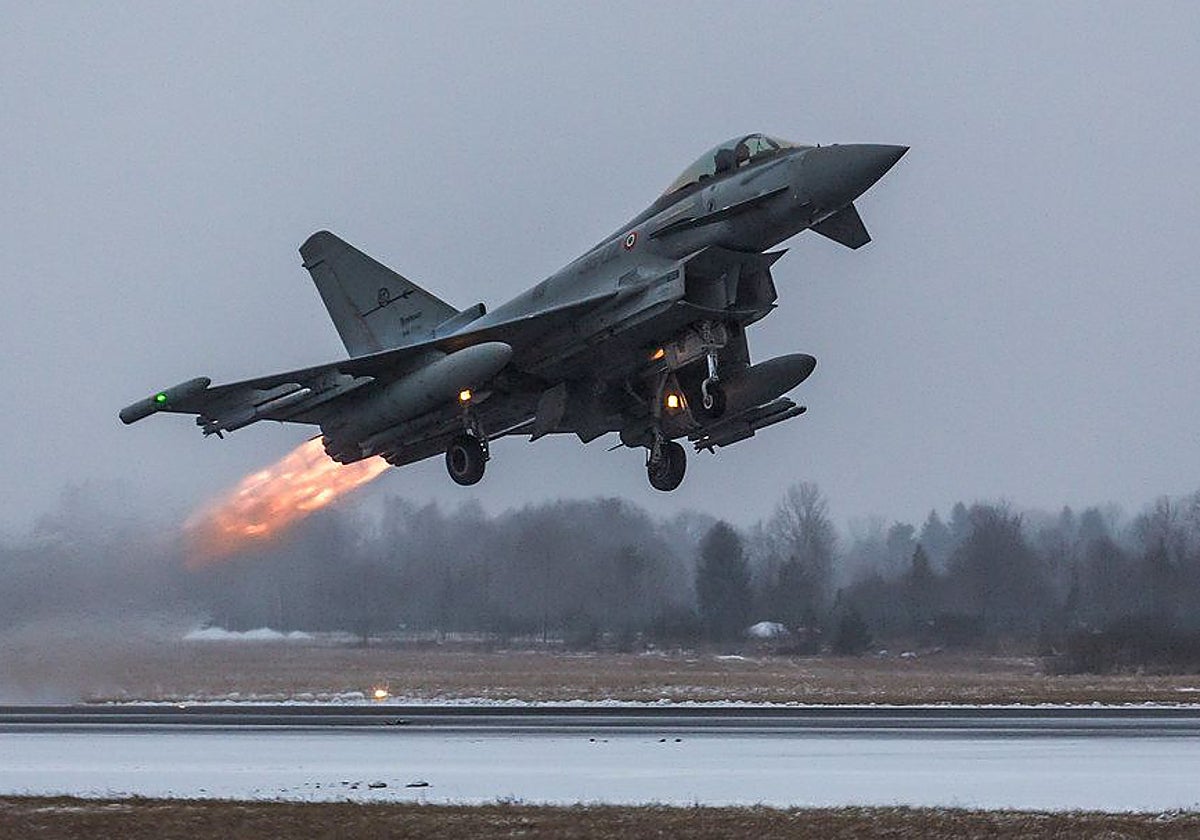 Un Eurofighter Typhoon despega de una pista de Estonia