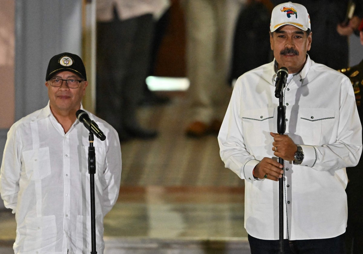 Petro y Maduro comparecen durante su encuentro en Caracas