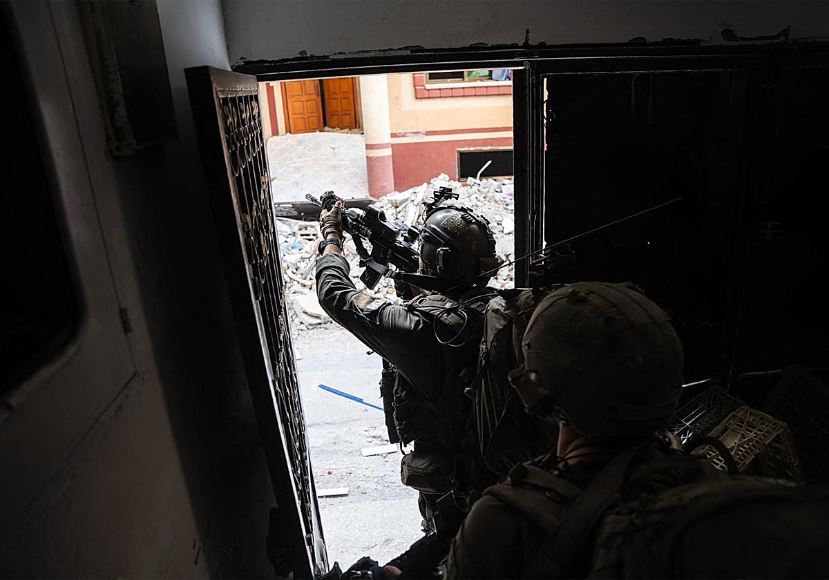 Soldados israelíes operando en la Franja de Gaza