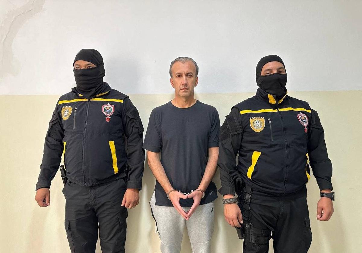 Tareck El Aissam es mostrado a los medios tras su detención, el pasado 9 de abril