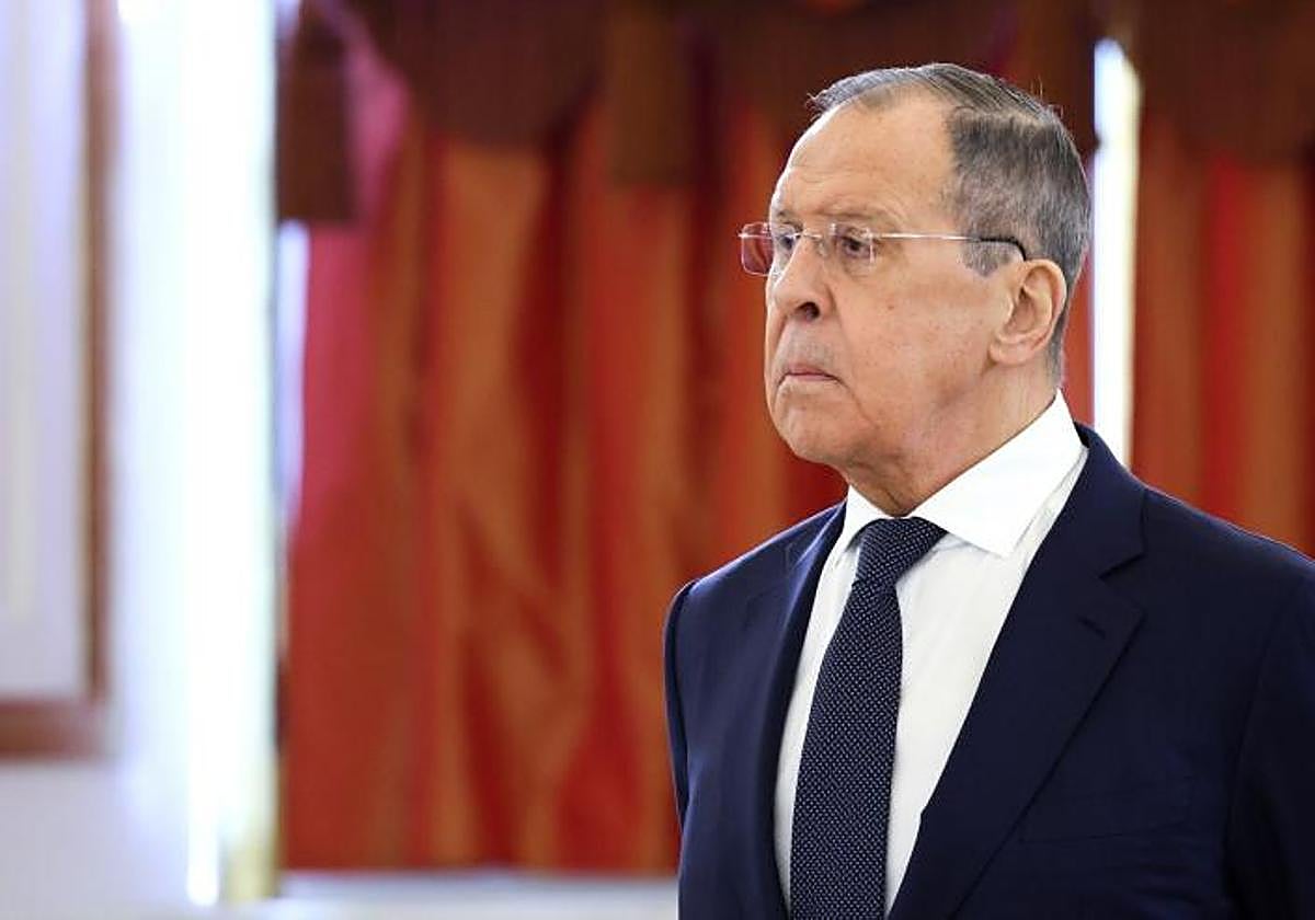 El Ministro de Asuntos Exteriores ruso, Serguei Lavrov, asiste a una ceremonia para recibir las credenciales de los nuevos embajadores extranjeros en el Kremlin