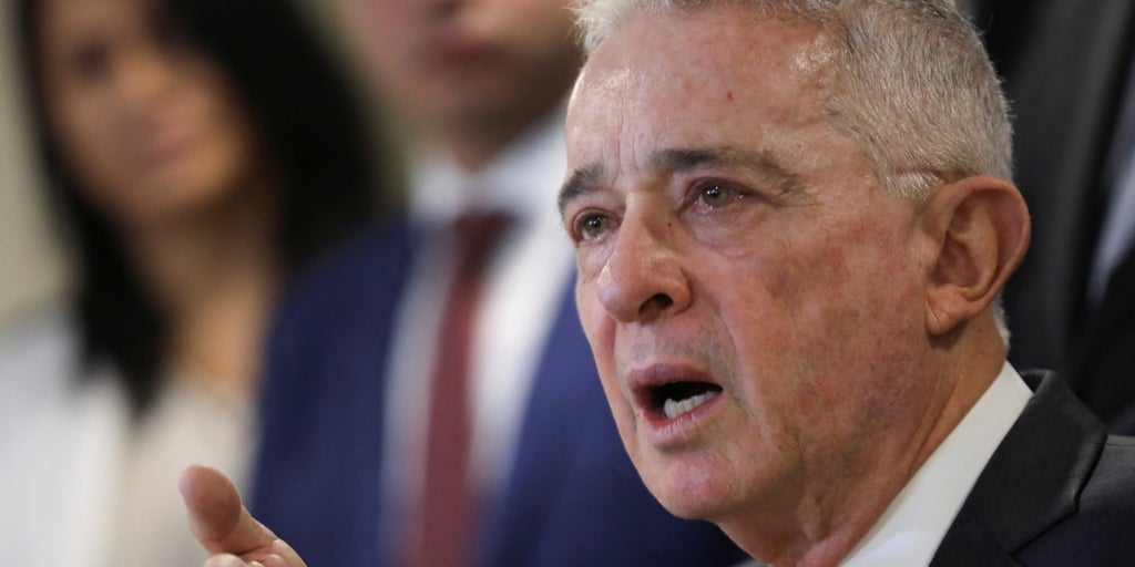 Uribe, el primer expresidente de Colombia en ir a juicio, denuncia persecución política