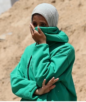 Imagen secundaria 2 - Los equipos de rescate recuperan cerca de 300 cuerpos en una fosa común en Jan Yunis