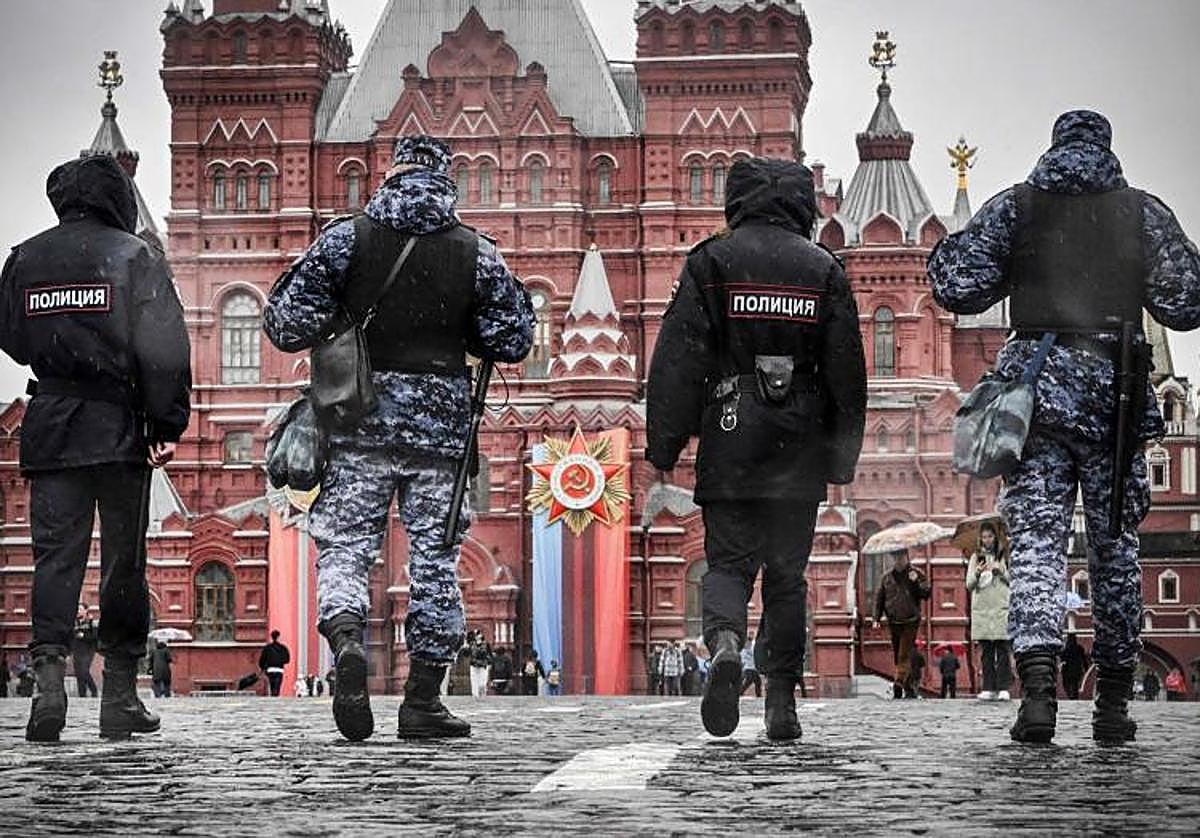 La plaza roja de Moscú, ante la vigilancia policial