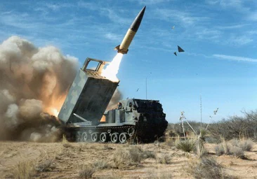 Un misil ATACMS lanzado desde un MLRS M270