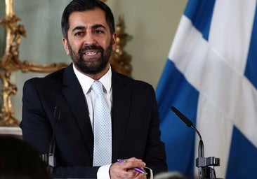 Dimite Humza Yousaf, ministro principal de Escocia