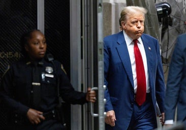 Un juez multa a Trump con 9.000 dólares por desacato al tribunal y valora enviarlo a prisión durante el juicio