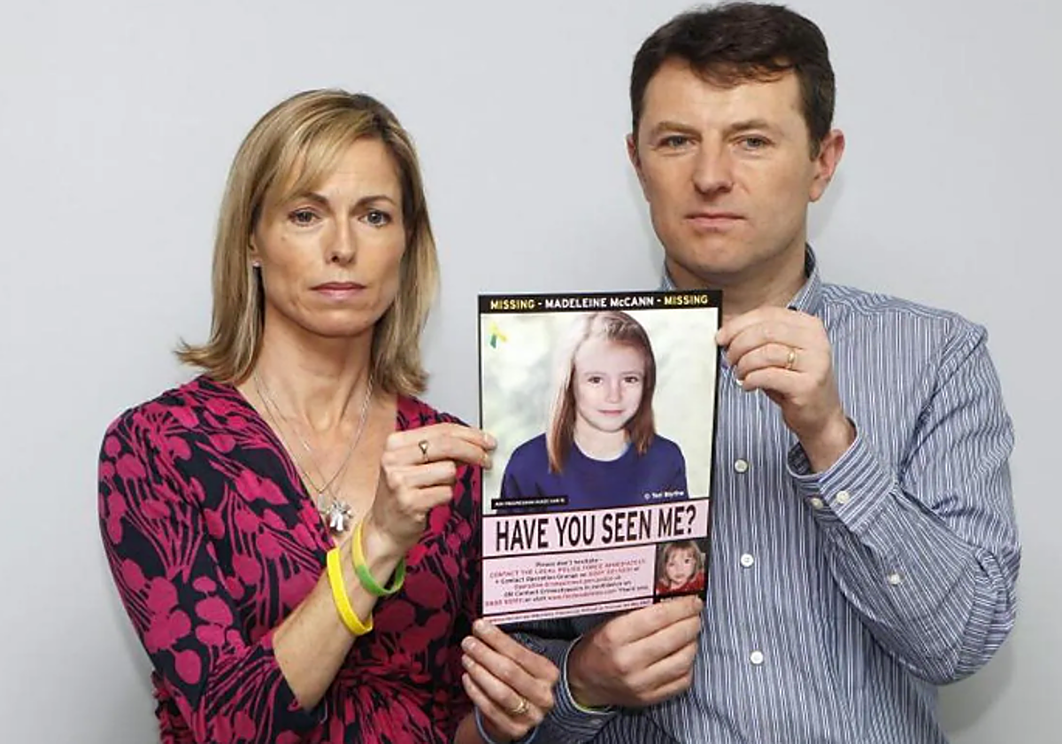 Imagen de archivo de Kate y Gerry McCann en la que sostienen un cartel en el que aparece una foto de Madeleine