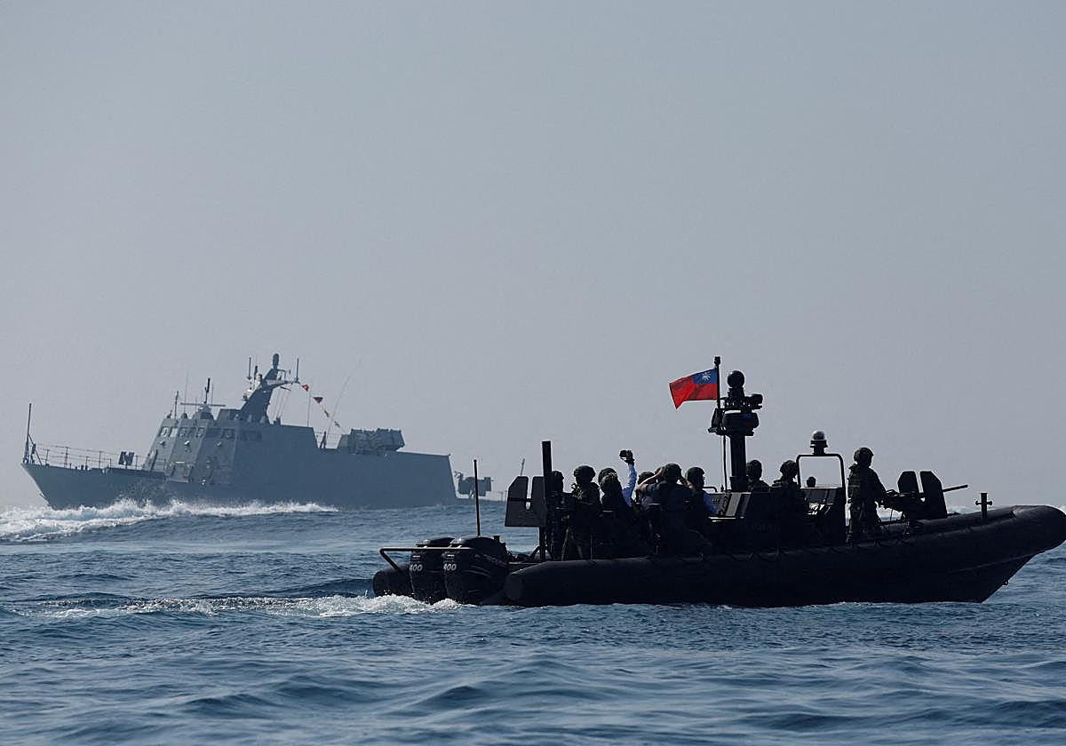 La flota de Taiwán durante unas maniobras de muestra para la prensa