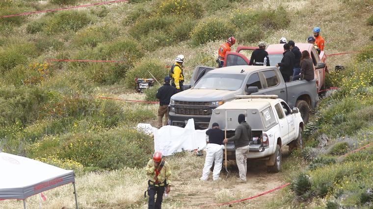 Los forenses mexicanos trabajan en la zona donde se encontraron los cadáveres