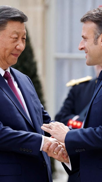 El presidente Xi Jinping y Macron, este lunes en París