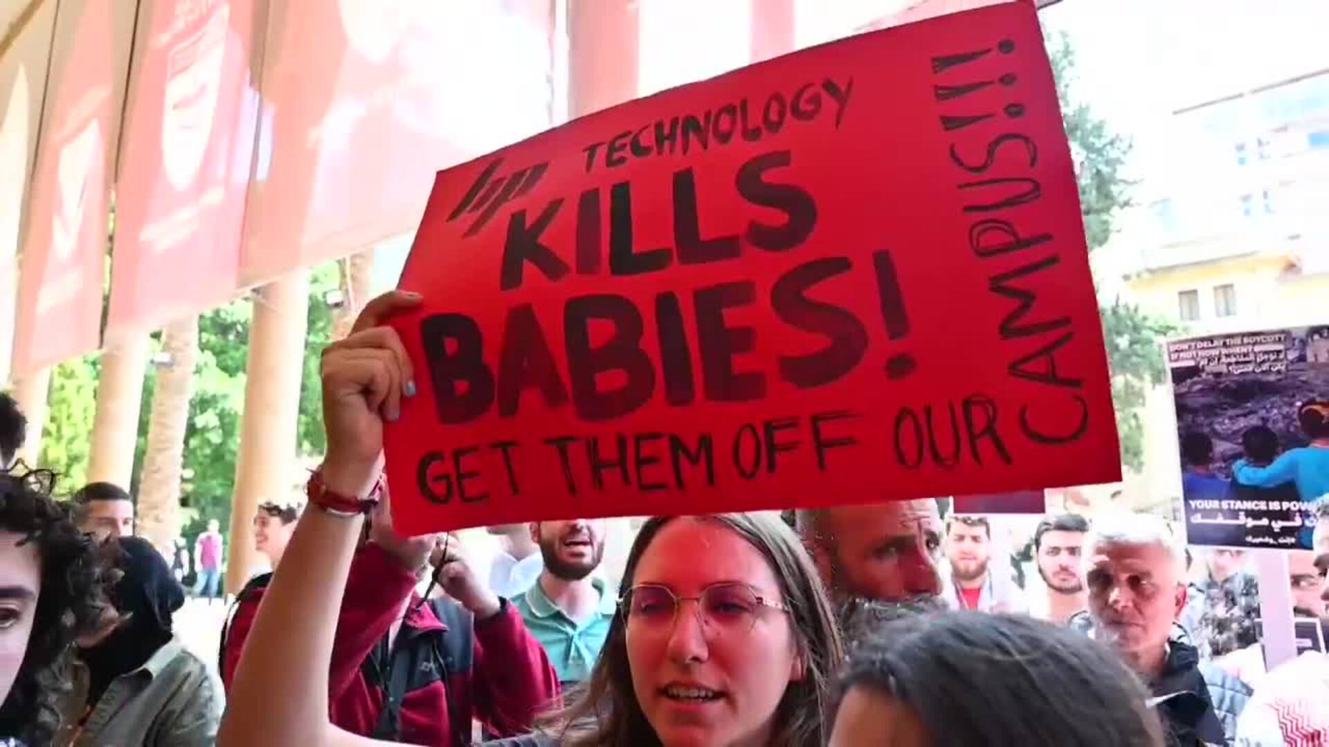 Estudiantes de la Universidad Americana de Beirut protestan en apoyo a Gaza