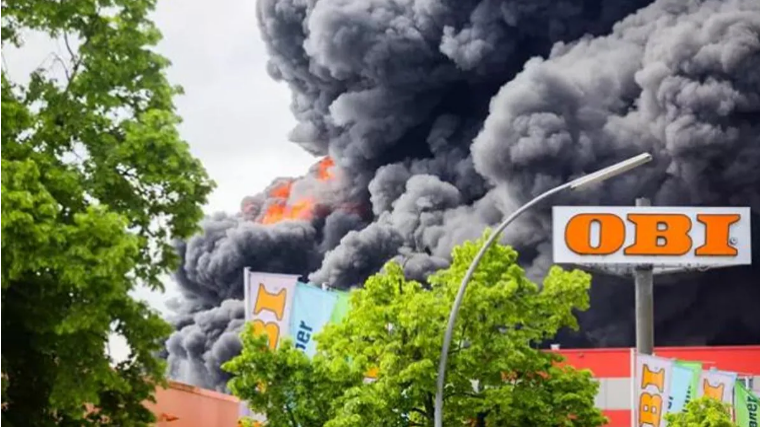 Incendio en una factoría de Diehl, en Berlín