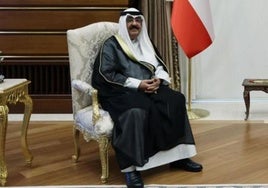 El emir de Kuwait disuelve el Parlamento y suspende parte de la Constitución