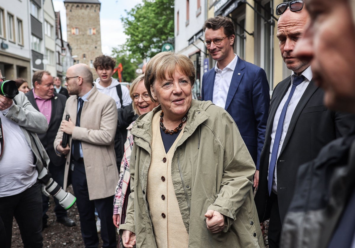 La excanciller Angela Merkel visita la localidad de Bad Münstereifel en mayo de 2023