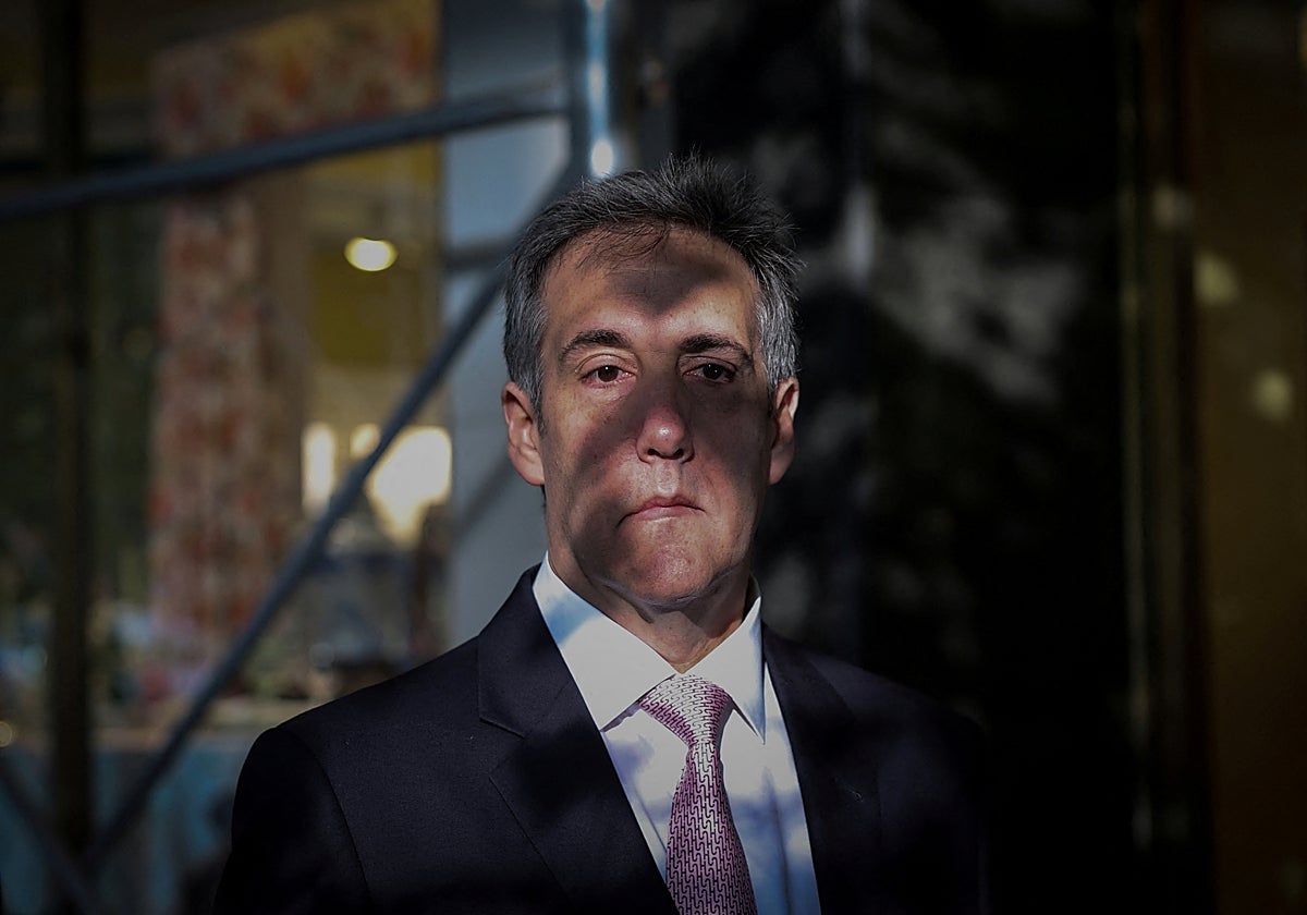 Michael Cohen, exabogado de Trump, sale de su casa de Manhattan para testificar en el juzgado