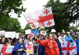 Manifestantes georgianos protestan contra el controvertido proyecto de ley sobre «influencia extranjera»